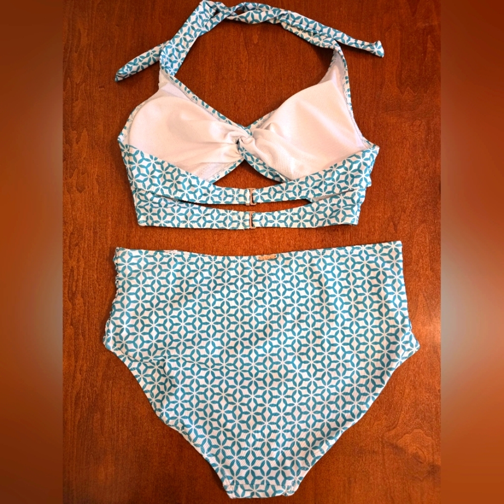 Nicole Miller Teak & White two-piece bikini swimsuit Size Medium
